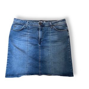 Lee slim fit denim skirt sz 16